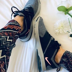 Nike Air Max Bella Tr2. Women’s size 9